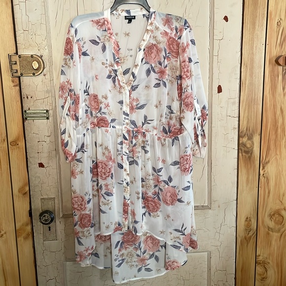 Torrid Hi Low Georgette Sheer Button Down 2 Floral - Picture 1 of 4